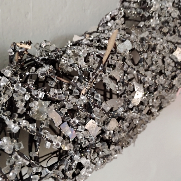 Pier One Silver Ice Woven Holiday Wreath 22" fine detailed ice crystals - Picture 4 of 12